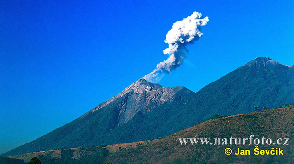 guatemala  vulcan fuego 2